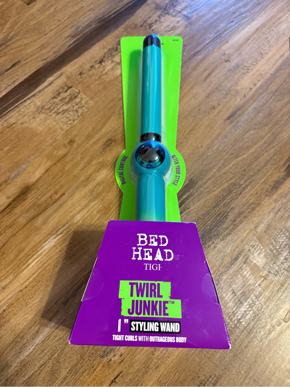 BedHead Twirl Junkie 1" Styling Wand in Teal and Lime